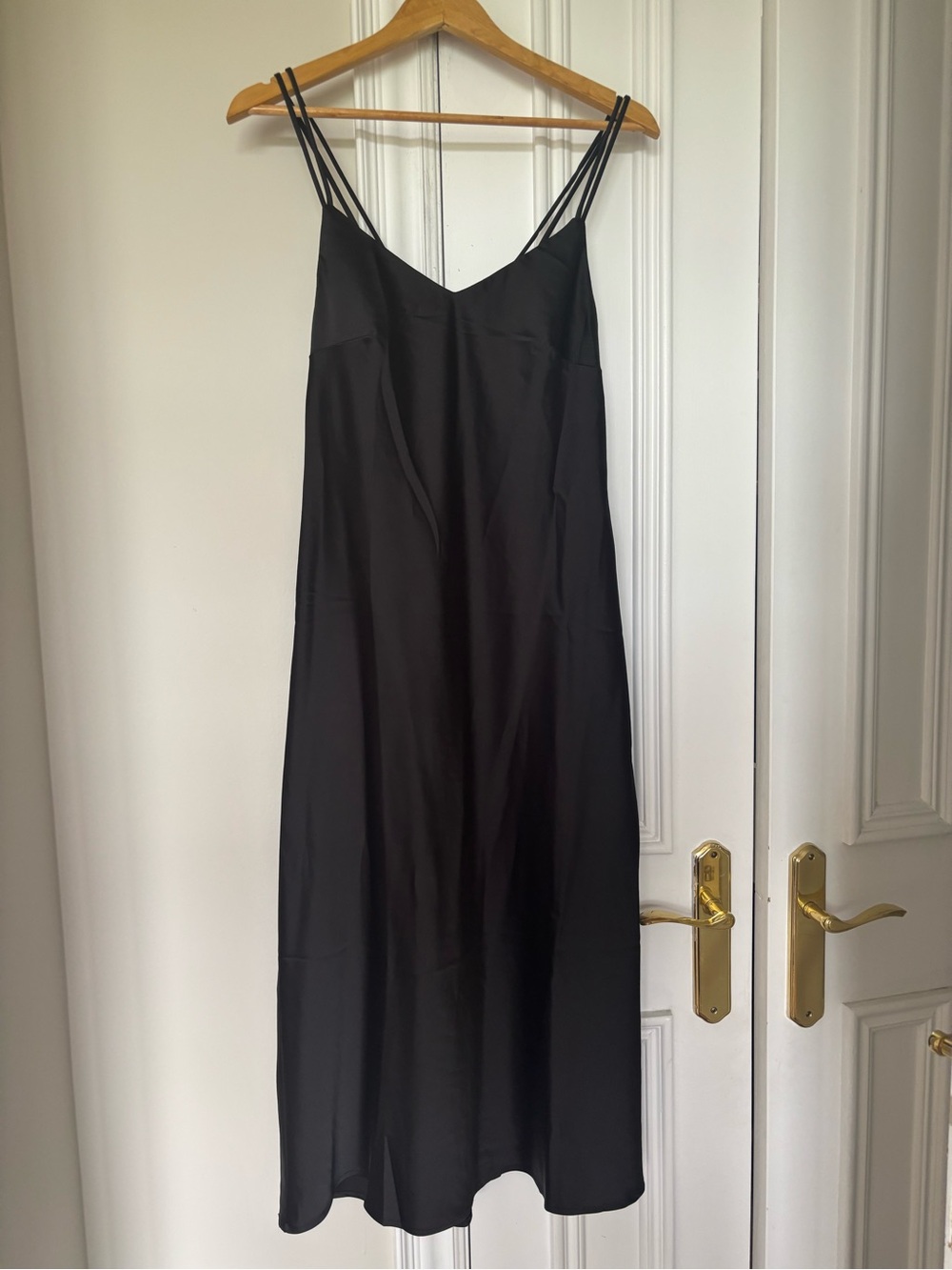 Suteables Black Satin Slip Dress with Double Spaghetti Straps
